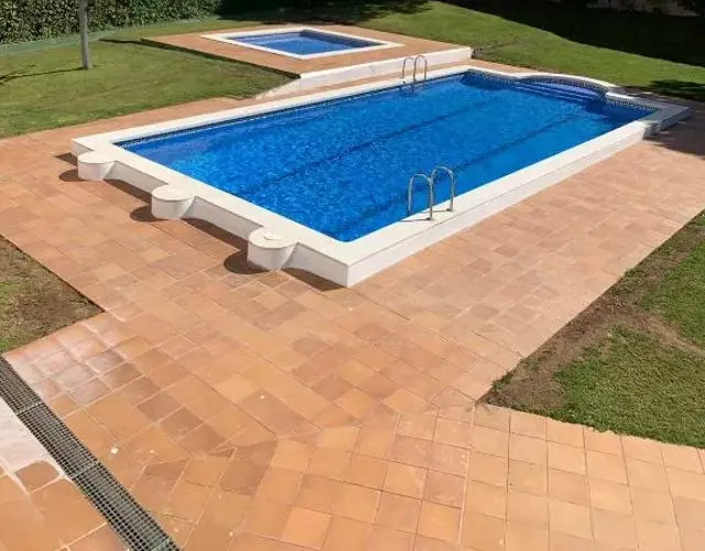 Cosy Apartment in L Escala, 7 mins walk to the closest beach, Riells