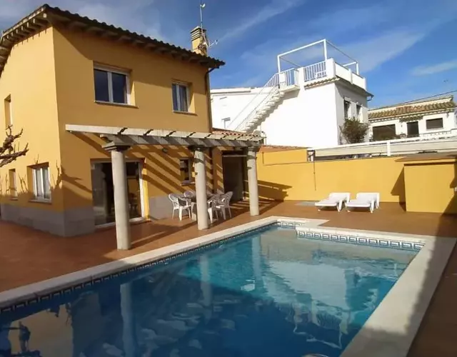 Magnolia l'Escala 2, casa con piscina y barbacoa a 100m de la playa