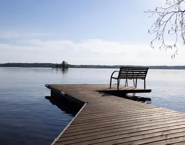 Cozy 4BR Lakeside Cottage with Sauna & Outdoor Grill