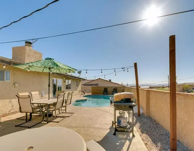 2 Mi to Lake Havasu Pet-Friendly Home