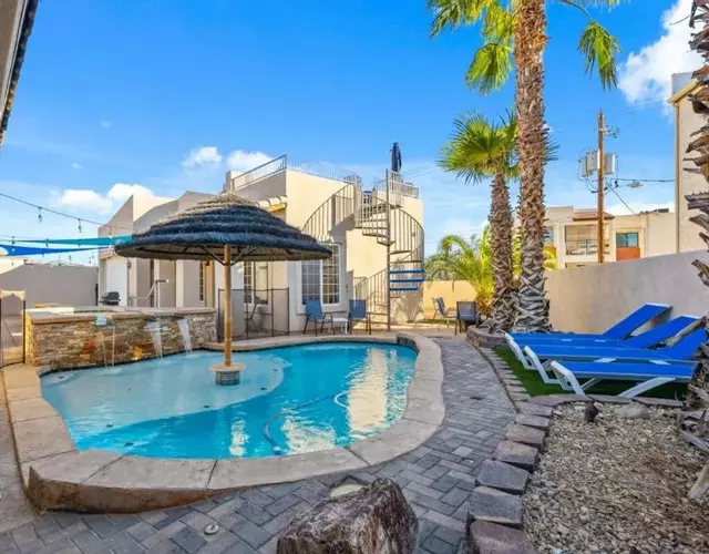 NEW Lakeside Hideaway Spa Game Room Firepit