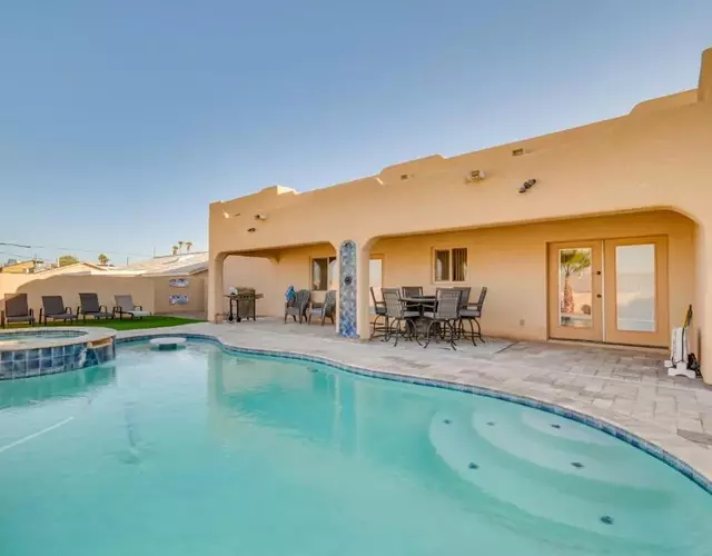 Putting Green and Mtn View Lake Havasu City Home!