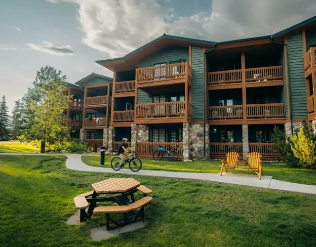 Lake Louise Inn