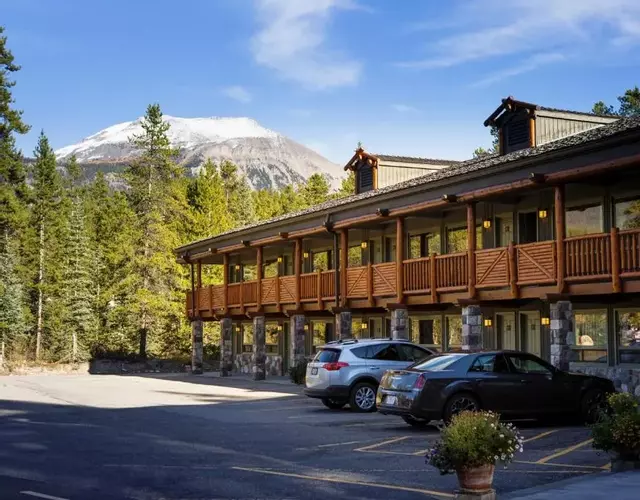 Mountaineer Lodge