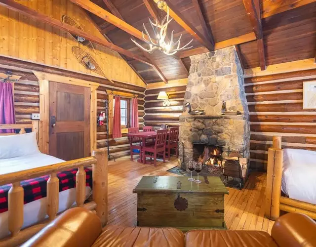 Storm Mountain Lodge & Cabins