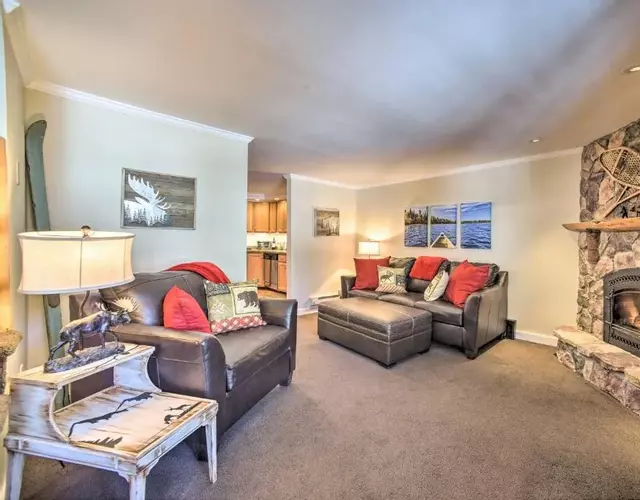 1 Block to Downtown Cozy Condo by Mirror Lake