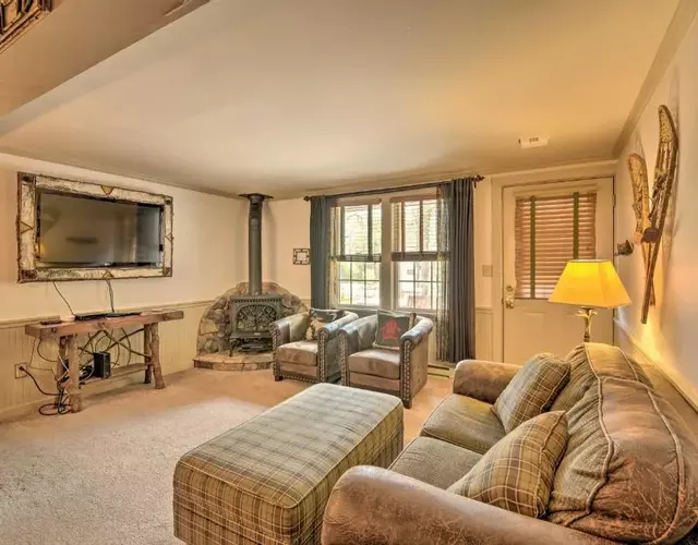 Townhome with Deck Walk to Mirror Lake and Main St!