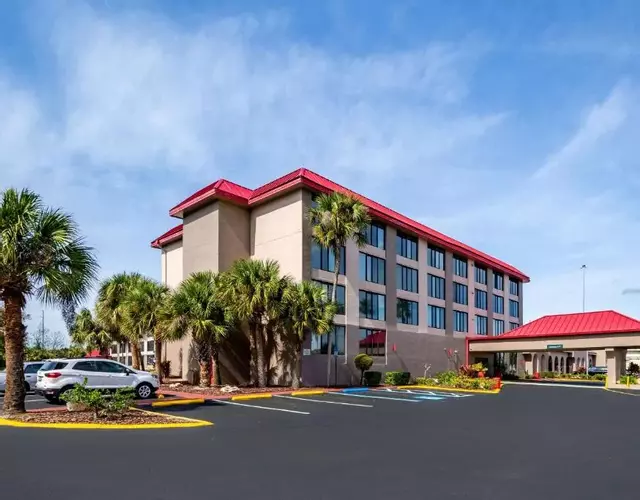 Lakeland Hotel