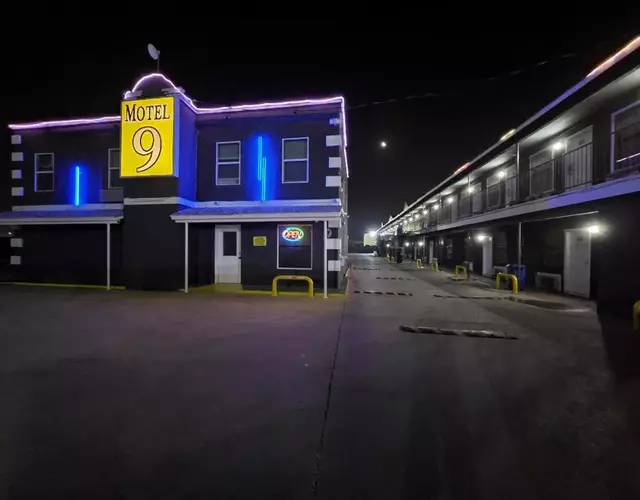 Motel 9