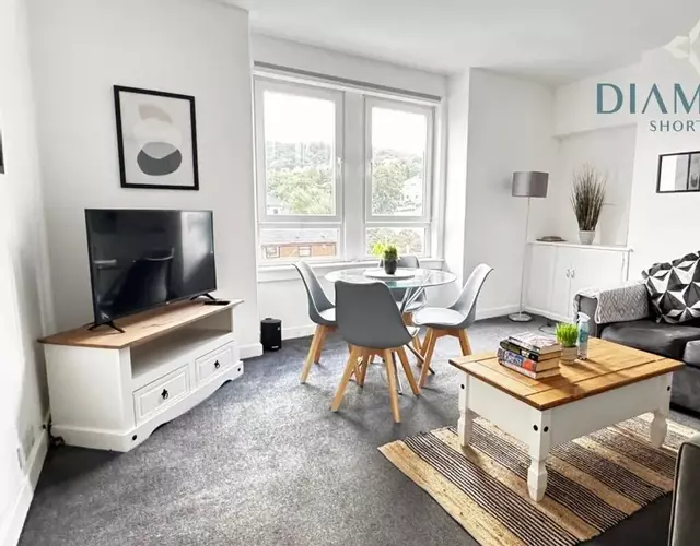 Cosy 2 Bed Flat in Great Location - Close to Gourock Bay, Pool and Gym nearby, Golf Club, Ferry, Supermarket, Restaurants