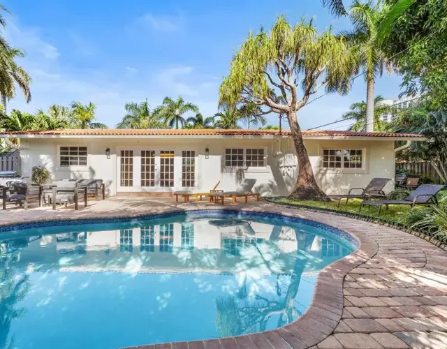 A Slice of Paradise - Bel Air Beach House with Private Pool