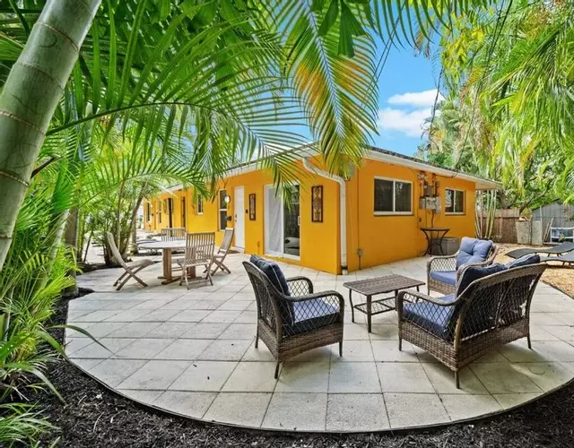 Beach House - 2BED, 2BATH, Private - Walk to Beach