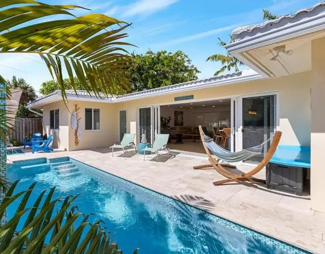 Walking distance to the beach 3Br House with 1