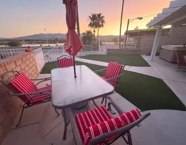 RIVERFRONT RUBY RED HOME WITH PRIVATE DOCK