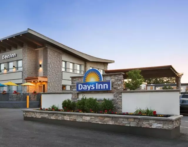 Days Inn by Wyndham Montreal East
