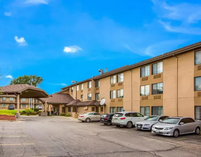 Quality Inn & Suites Lawrence - University Area
