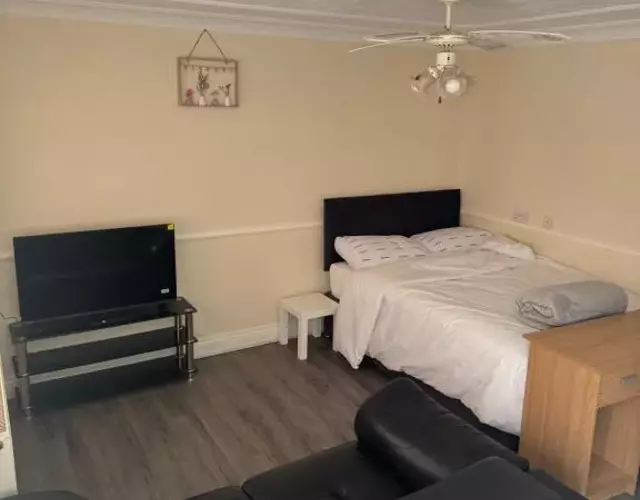 Fully en-suite with kitchen