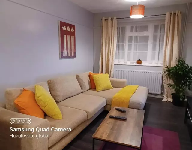 Poynters House - Huku Kwetu Luton & Dunstable - Spacious 2 Bedroom House-Private garden and parking