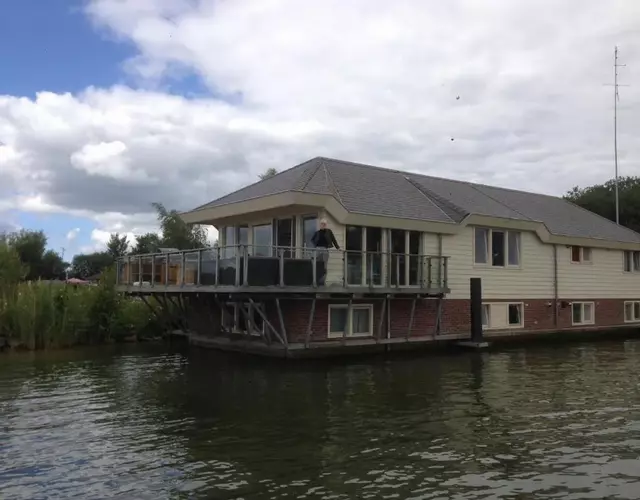 Water Villa, Houseboot at the Lake, Great Views, 70 km to Amsterdam