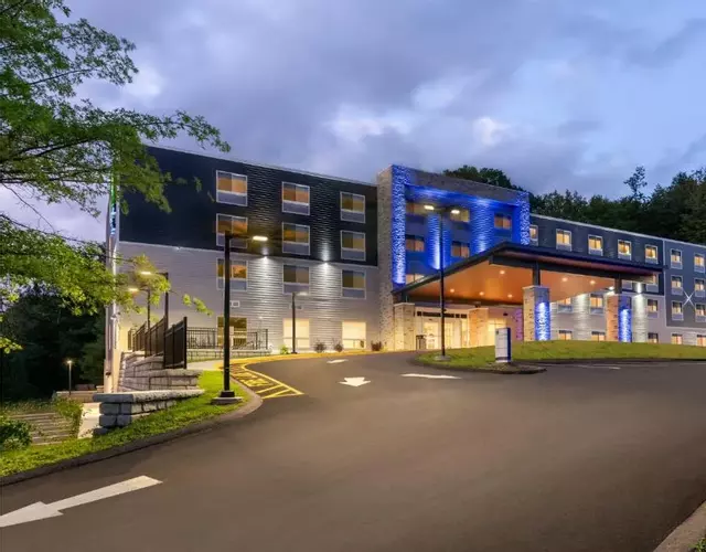Holiday Inn Express & Suites Pittsfield-Lenox-Berkshires by IHG