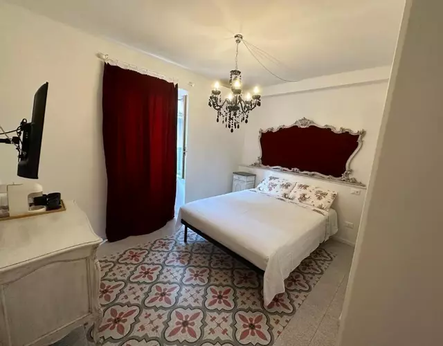 Elegante Stanza Rossa Mottino23