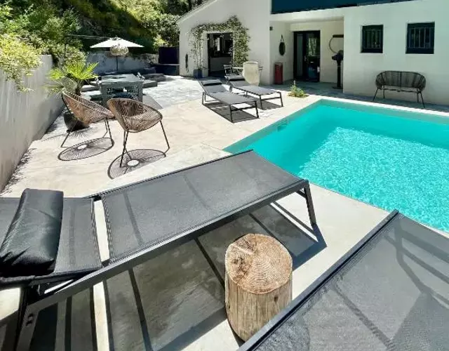 Arty Provence, vue, calme et piscine chauffée dans les Alpilles proche St-Rémy-de-Provence