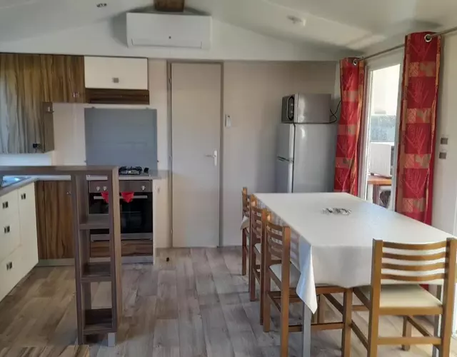 Mobil home camping les Charmettes 4 étoiles les MATHES en Charente Maritime prés du ZOO de la Palmyre 8 personnes tout confort 3 chambres 2salles de bains 2 WC Lave linge lave vaisselle Climatisation bien situé
