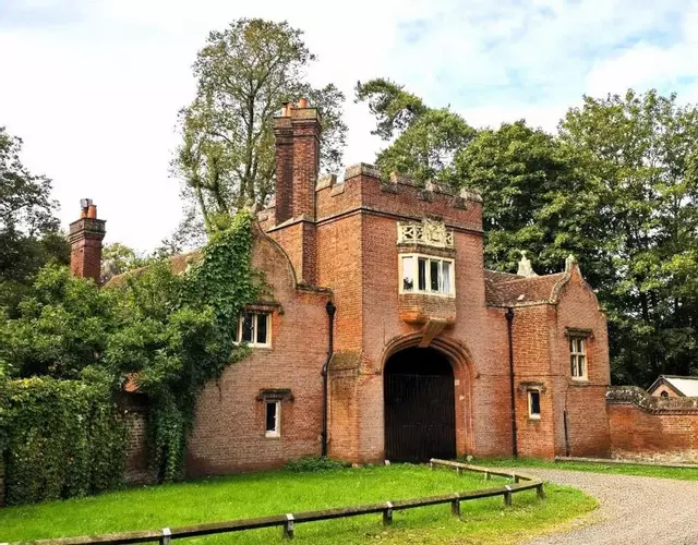 North Lodge North
