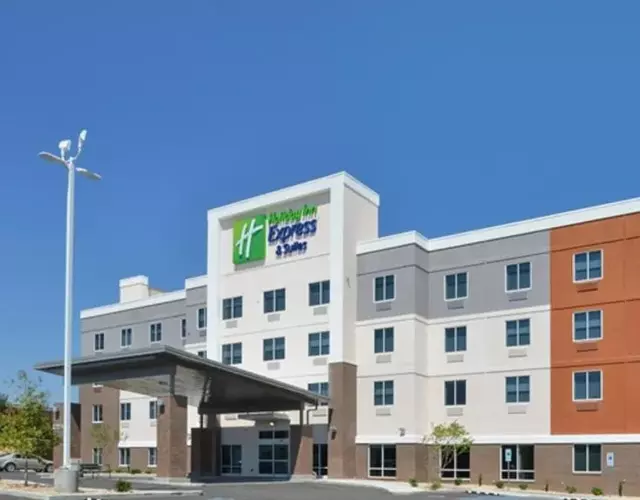 Holiday Inn Express & Suites Lexington Midtown - I-75 by IHG