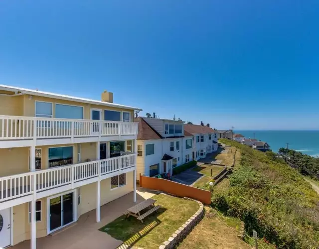 Sandstone Point Hotel