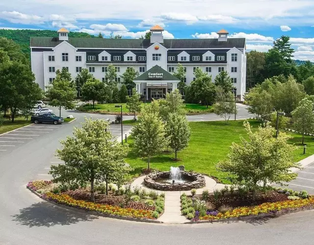 Comfort Inn & Suites Near Burke Mountain