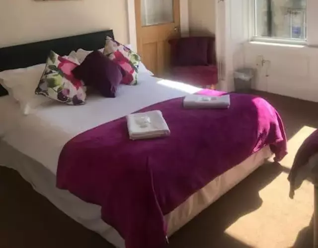 Central 3 bedrooms apartment for upto 6