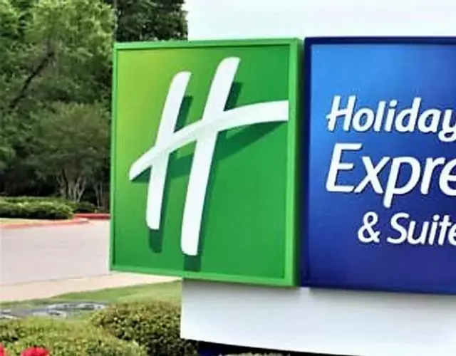 Holiday Inn Express & Suites - Detroit - Dearborn by IHG