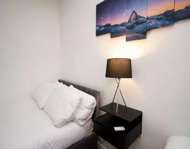 Beautiful spacious flat near city centre with Free Parking