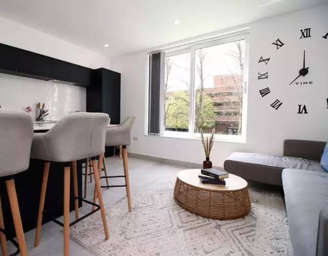 3 Bdr Apartment Spacious & Central Free Wifi