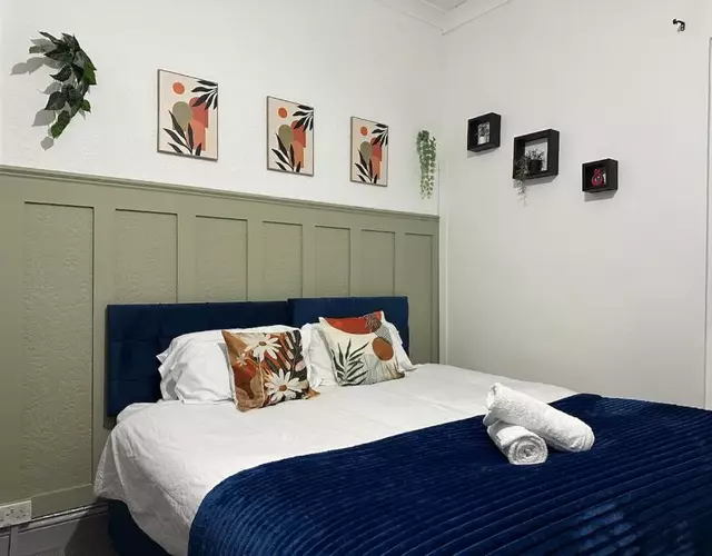 4 Bed House with Garden and Hot Tub - Near City Centre