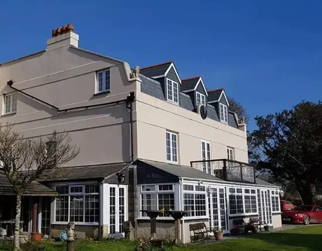 Great Trethew Hotel - Self Catering Lodges - Bar & Restaurant