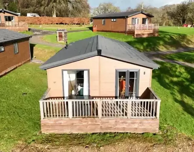 Two Bedroom Lodge In The Country - Owl, Peacock & Meadow