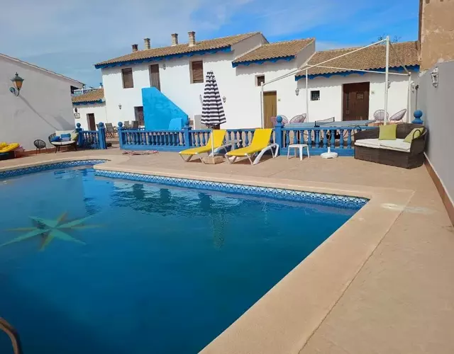 El Oasis Morado
