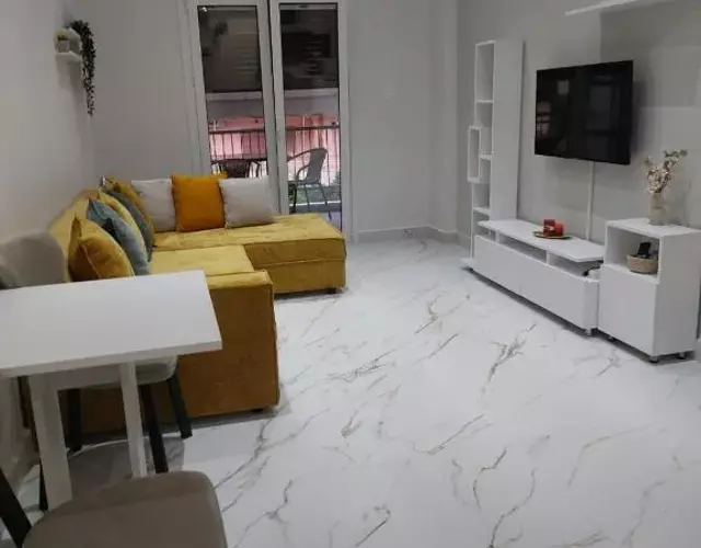 Loutraki comfortable apartment center 50m from the sea
