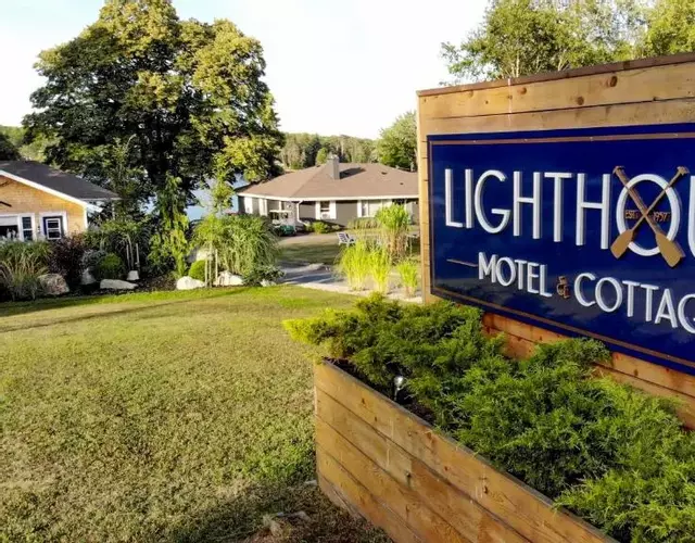 Lighthouse Motel and Cottages