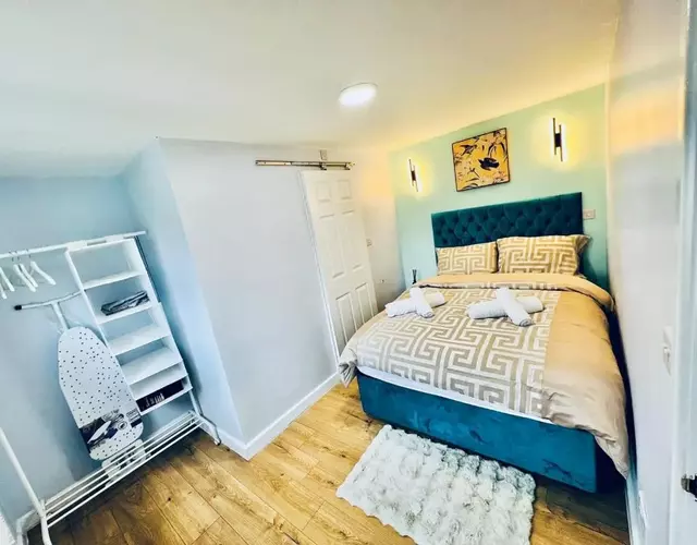 Luxe 1B Chalet, HotTub, free parking Nr LTN Airport, L&D Hosp, Whipsnade Zoo, fast trains into Central London