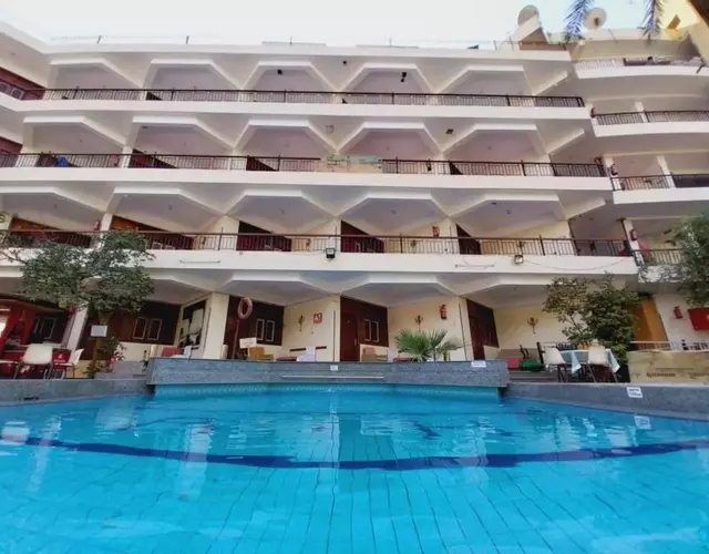 Rezeiky Hotel & Camp