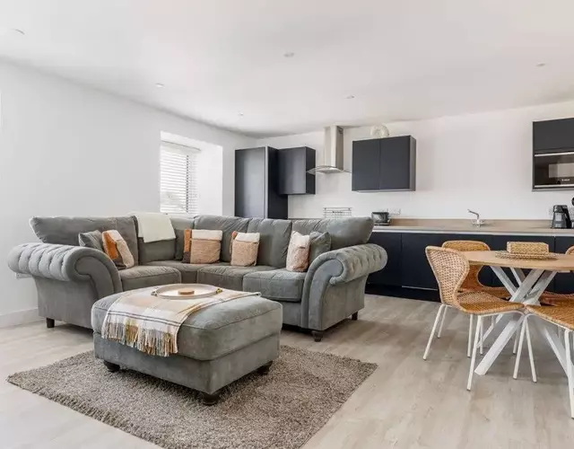 Modern 1 Bed, close to beach and highstreet