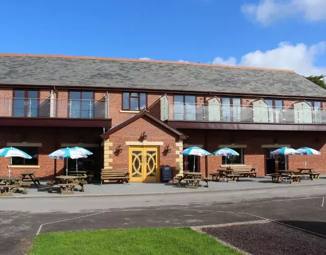 Riverside Park & Country Club