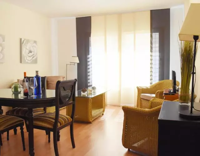 Encina's Home: Bonito apartamento de dos dormitorios cerca del centro histórico