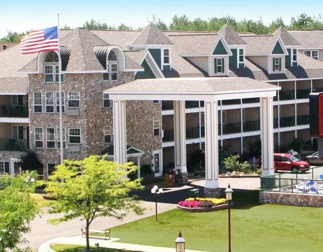 Crown Choice Inn & Suites Lakeview and Waterpark
