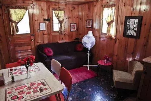 Cabin #6 - Casablanca cabin