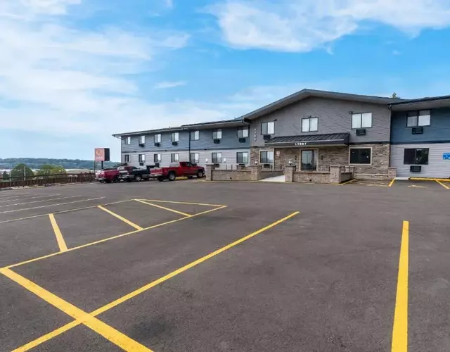 Econo Lodge Madison East