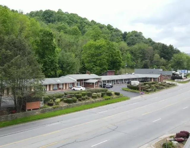 Parkway Inn